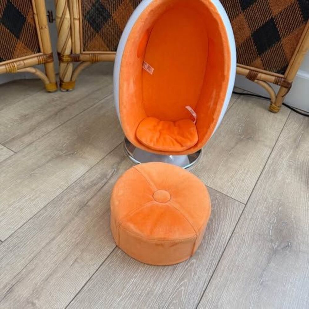 America Girl Doll Egg Pod Chair with Ottoman